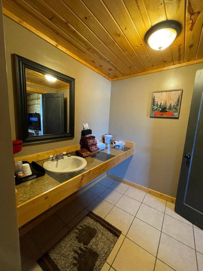 The Fishing Bear Lodge Ashton Kültér fotó